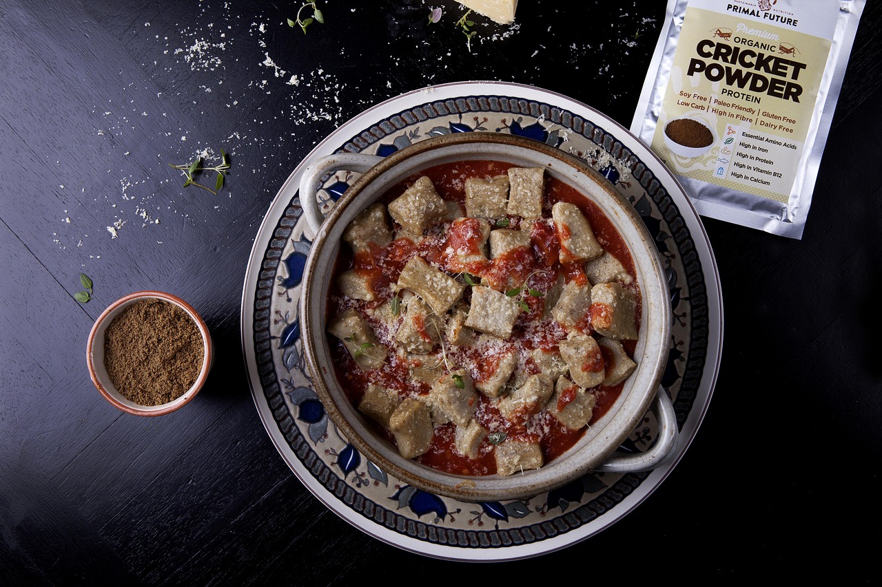 découvrez l'entomophagie, la pratique fascinante de consommer des insectes, une source de protéines durable et écologique. explorez ses bienfaits nutritionnels et son impact environnemental, tout en vous initiant à cette tendance alimentaire innovante et respectueuse de la planète.