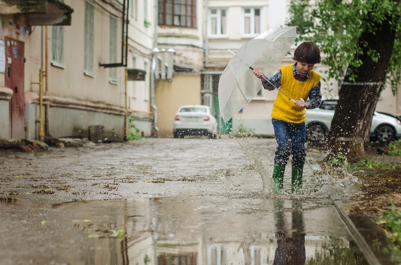 découvrez l'univers fascinant de l'exploration urbaine : des lieux abandonnés aux trésors cachés de la ville, plongez dans des aventures hors des sentiers battus et vivez des expériences uniques au cœur de l'urbain en déclin.