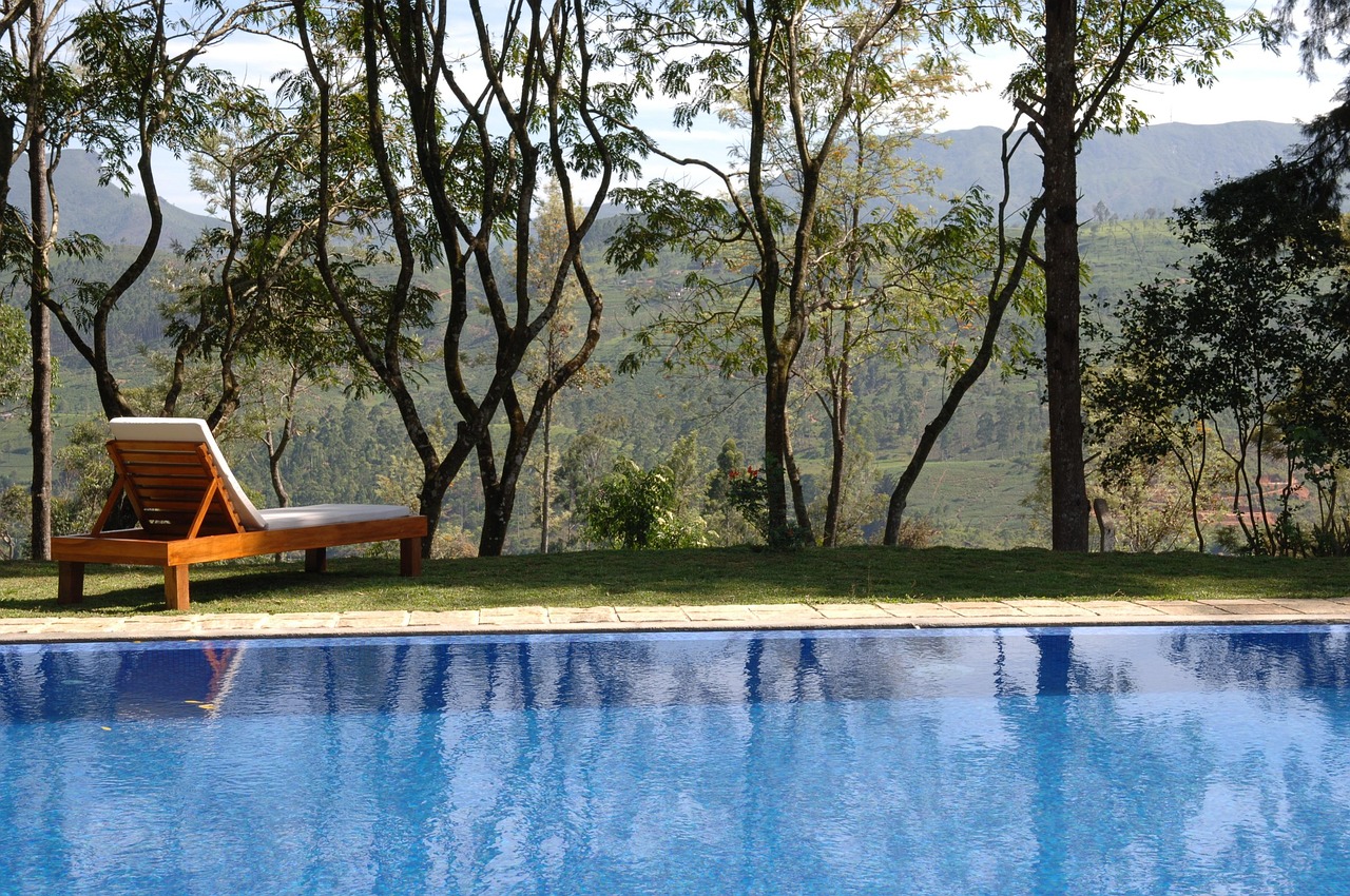 Séjour détente : pourquoi choisir un hôtel avec piscine pour vos vacances en 2025 ?